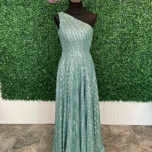 Elegant One-Shoulder Green Dress